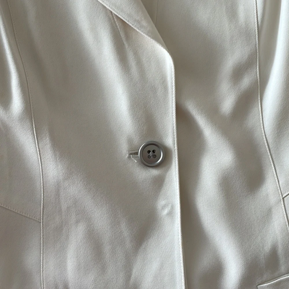 Blazer - Picture 2 of 4